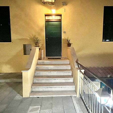 Romuhouse Economy Apartment Metro B Ngoại thất bức ảnh