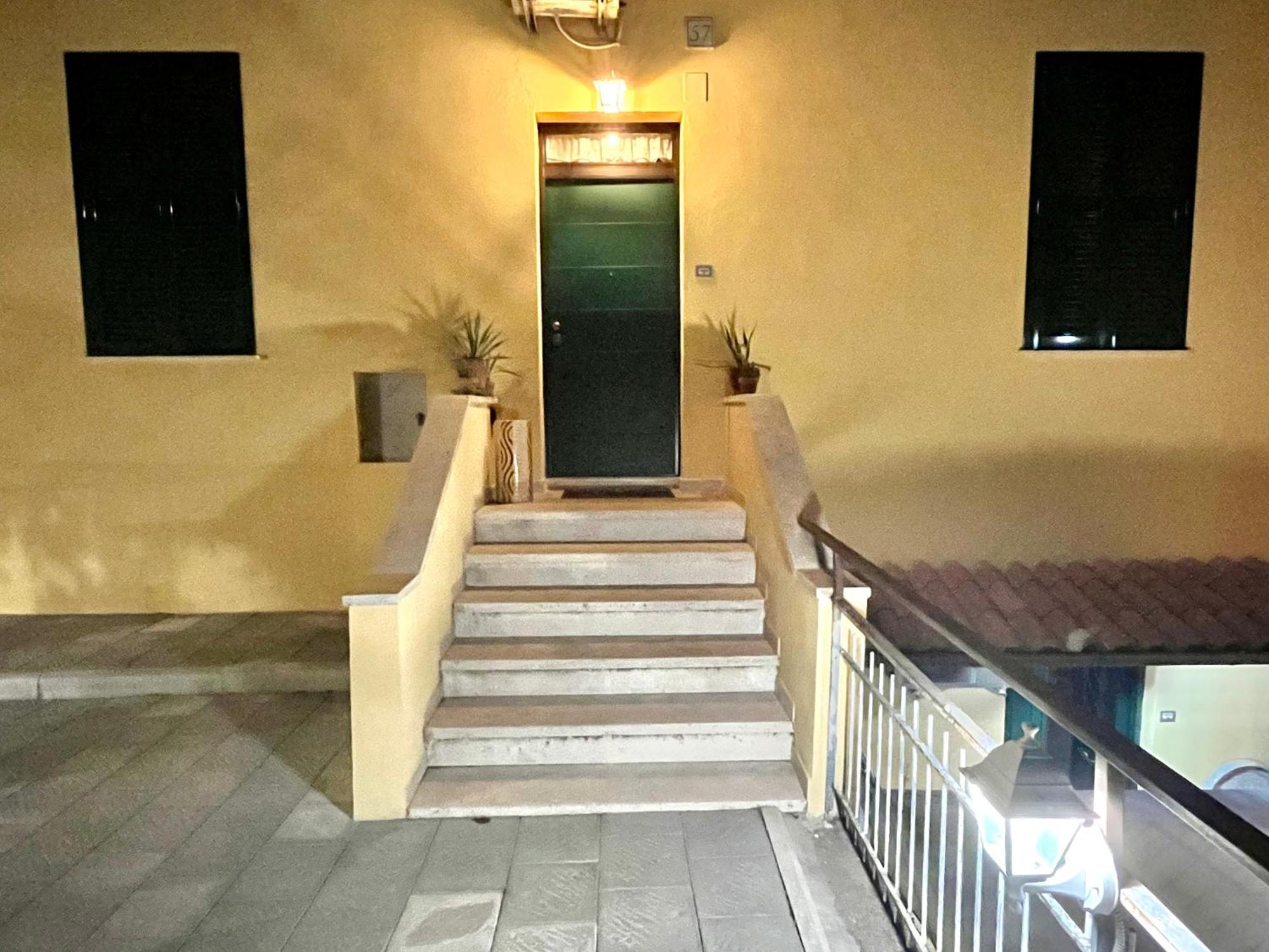 Romuhouse Economy Apartment Metro B Ngoại thất bức ảnh